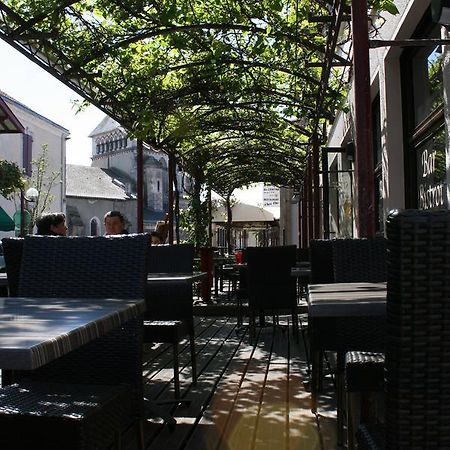 Hotel Restaurant Cousseau Parentis-en-Born Eksteriør bilde